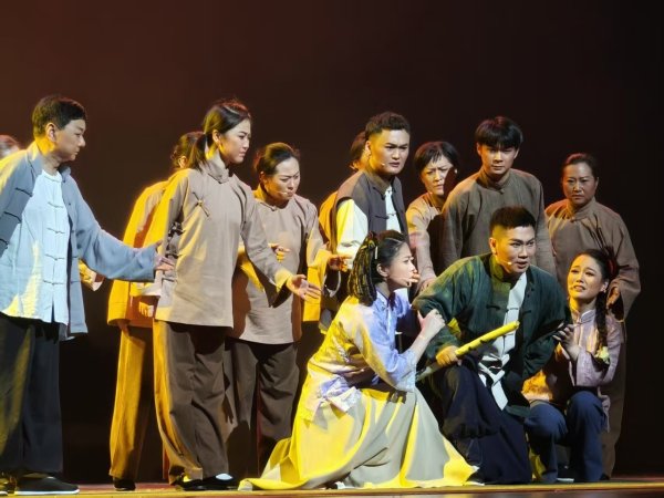 天宇配资 大型现代淮剧《顾正红》在江苏滨海首演